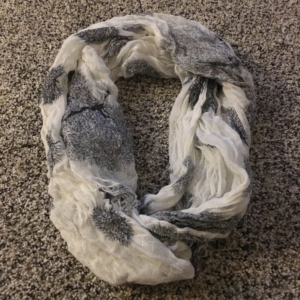 Black and white light weight scarf